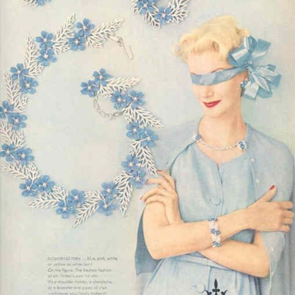 RARE 1958 CROWN TRIFARI WHITE &
BLUE ENAMEL RHINESTONE
'FLOWERING FERN' BRACELET - Picture 12 of 13